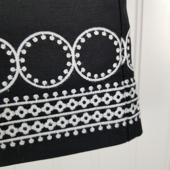 Ann Taylor Womens Shorts Size 8 Black White Dressy Fitted High Rise Embroidered - Picture 7 of 10